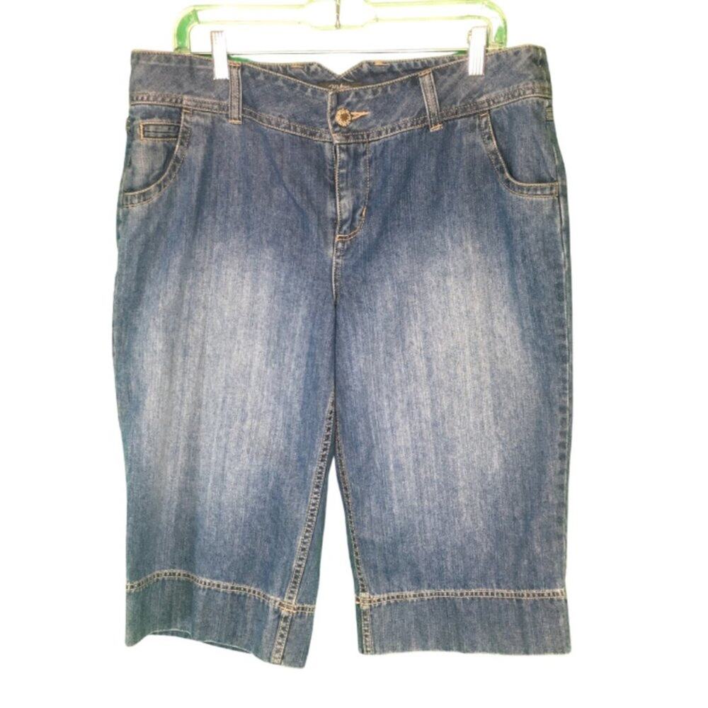 Madison Washed Denim Long Shorts Size 14 EUC - Picture 8 of 9